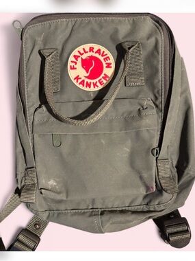 Fjallraven Kånken Olive Green mini Backpack